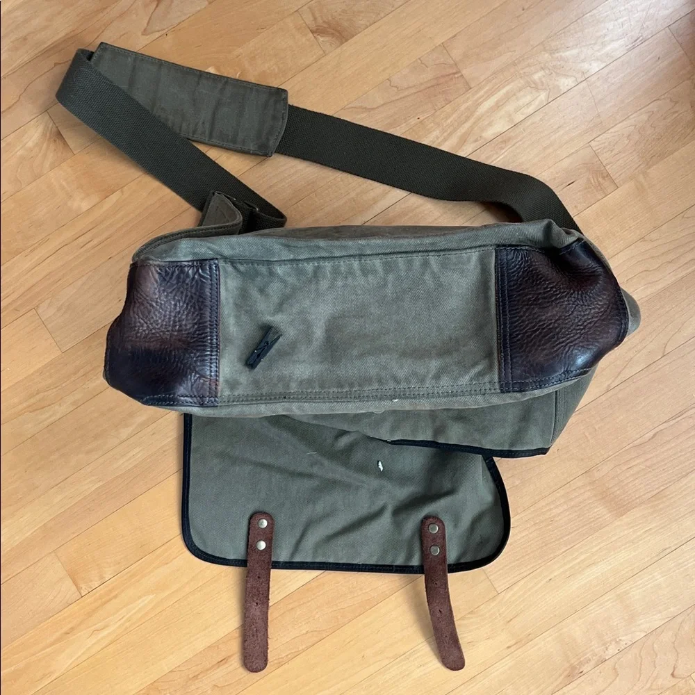 💼J.Crew Green Canvas Fabric & Brown Leather Adjustable Strap Messenger Bag
